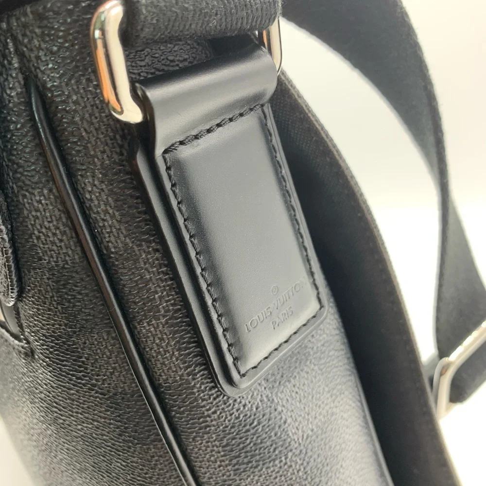 Louis Vuitton Damier Graphite Messenger Bag - Black